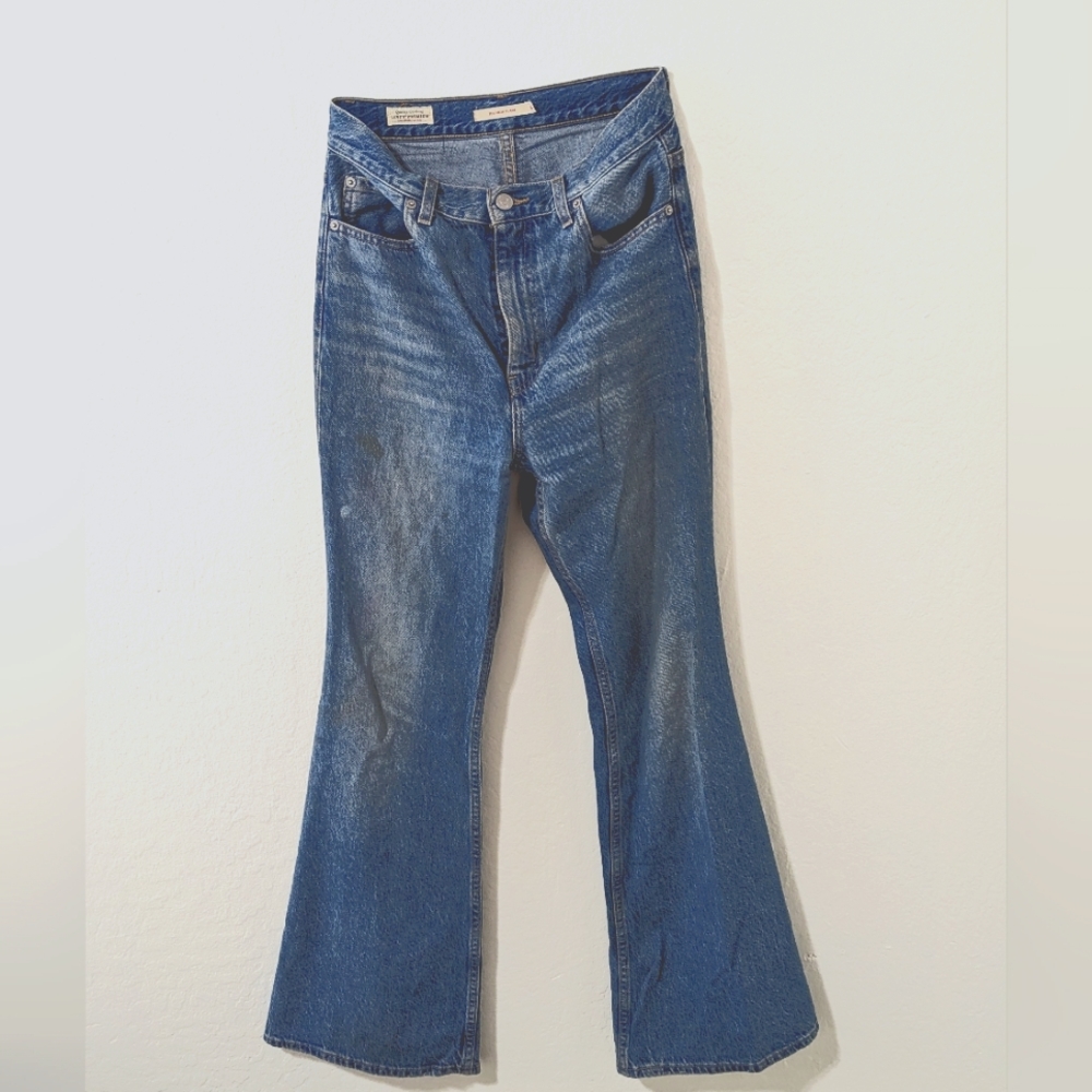 Levi's High Waisted Flared Jean, 27